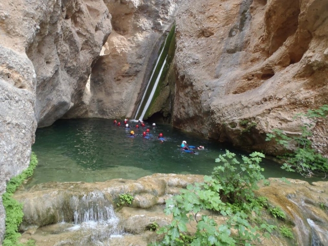 Nadando en las aguas del barranco